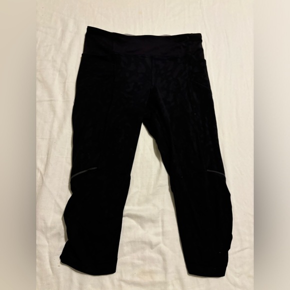 lululemon athletica Pants - Lululemon capri leopard size 6